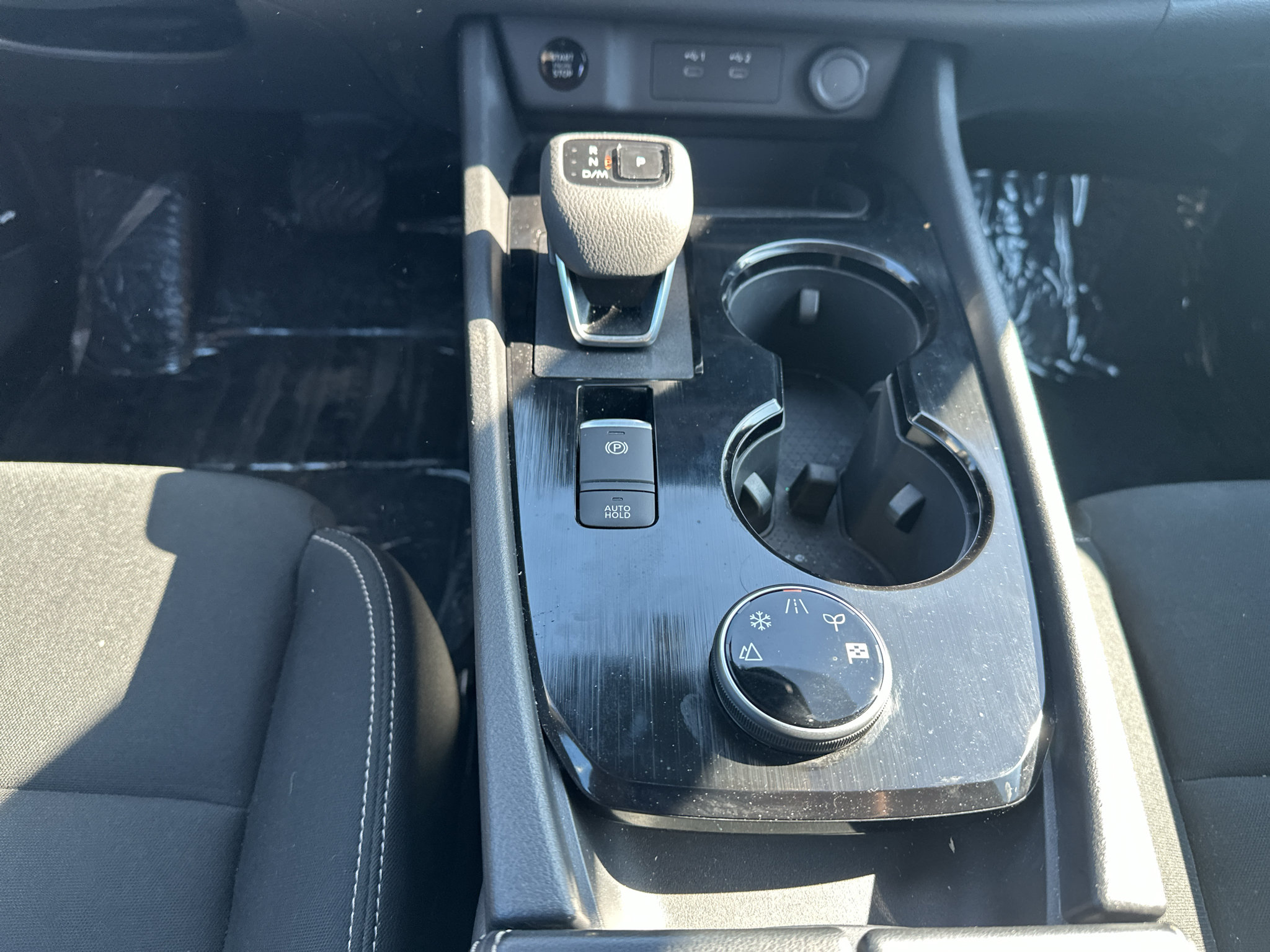 Used 2025 Nissan Rogue S AWD/4WD image 24