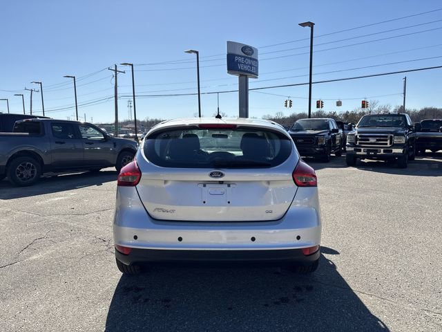 Used 2017 Ford Focus SE w/ SE Winter Package image 6
