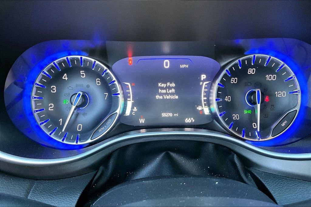 Used 2024 Chrysler Pacifica Touring-L image 18