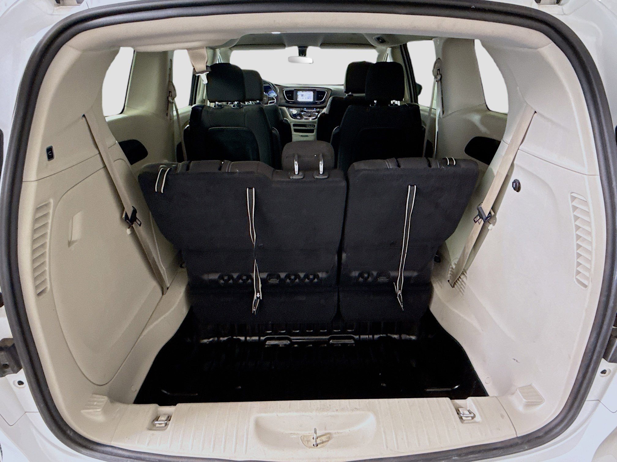 Used 2022 Chrysler Voyager LX FWD image 35