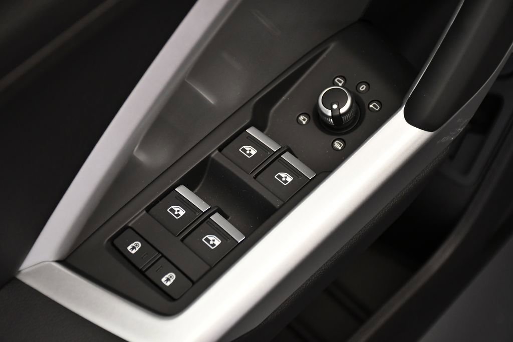 Used 2025 Audi Q3 2.0T Premium w/ Convenience Package AWD/4WD image 36