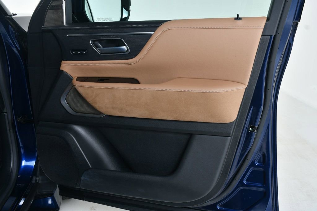 Used 2025 INFINITI QX80 Sensory image 23