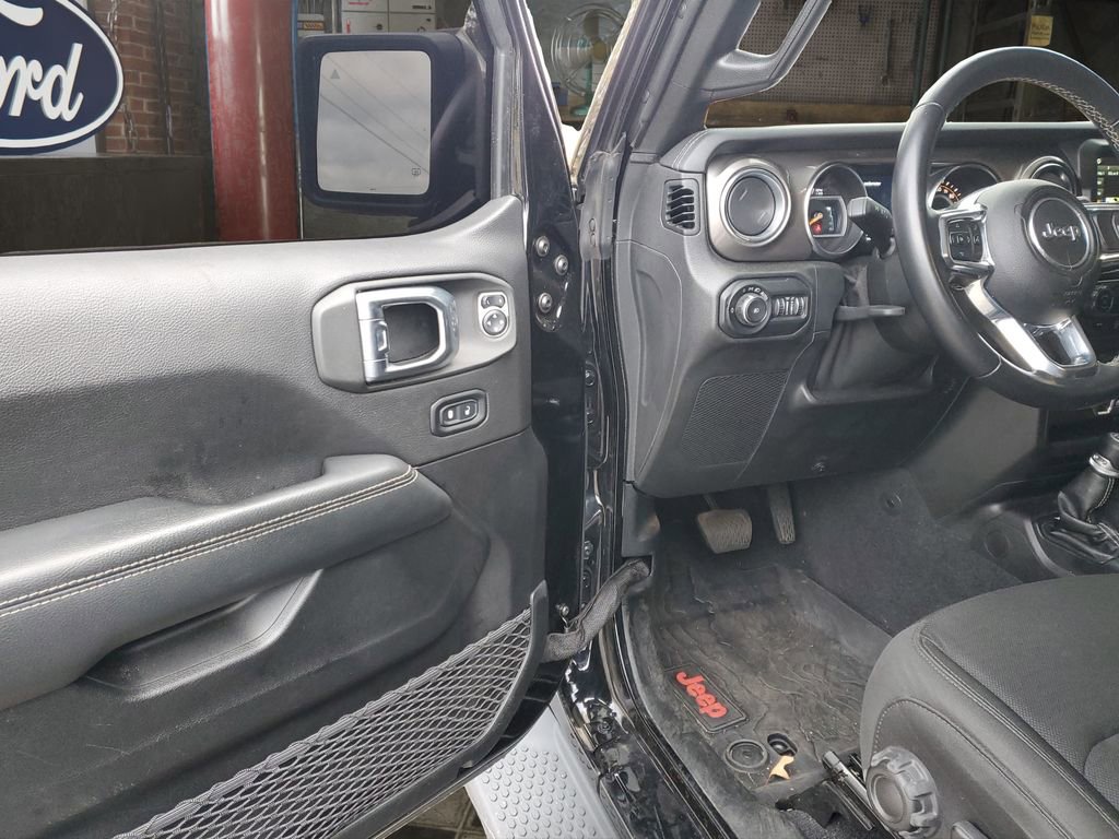 Used 2021 Jeep Wrangler Unlimited Sahara image 9