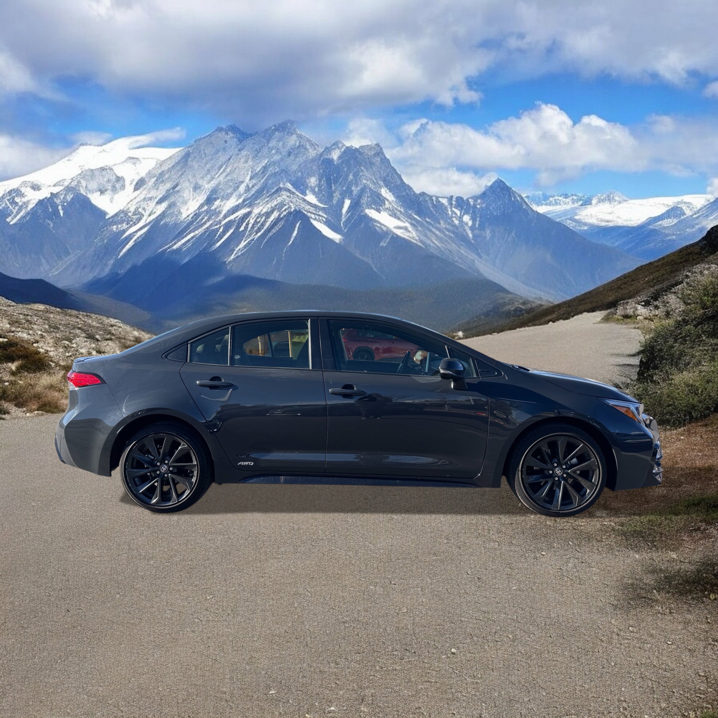 Used 2025 Toyota Corolla SE w/ SE Premium Package image 6