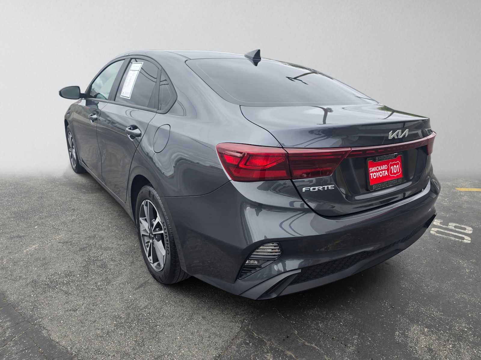 Used 2023 Kia Forte LXS w/ LXS Technology Package FWD image 5