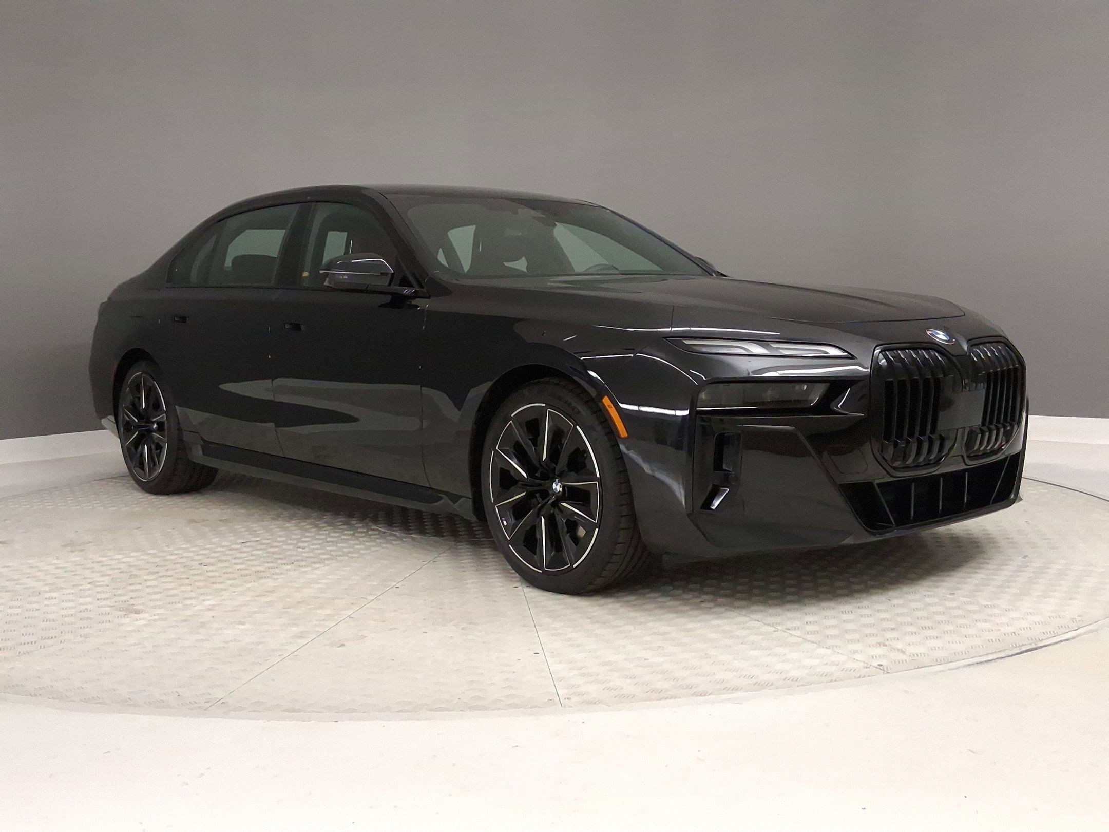Used 2023 BMW 740i image 5