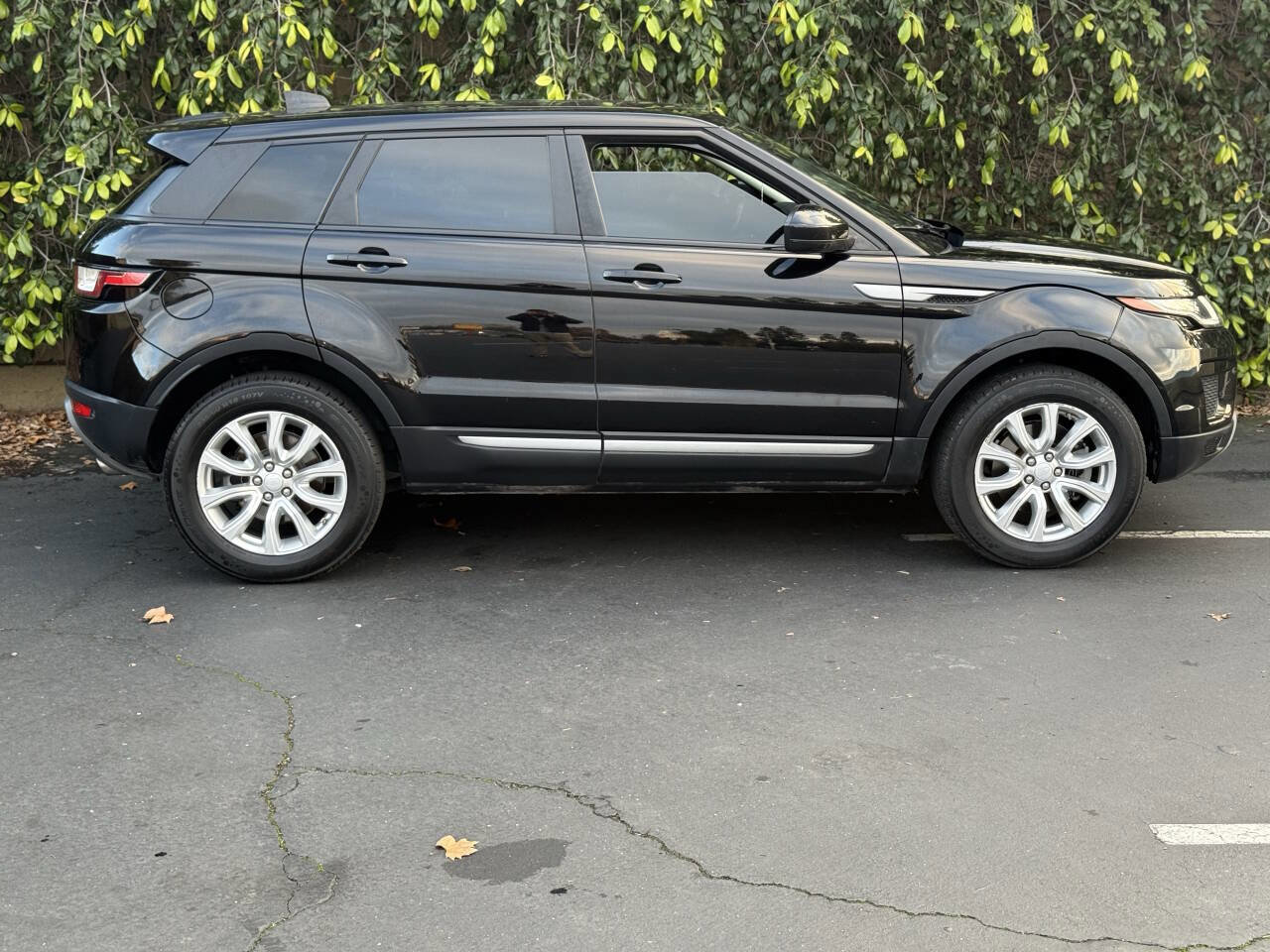 Used 2018 Land Rover Range Rover Evoque SE image 7