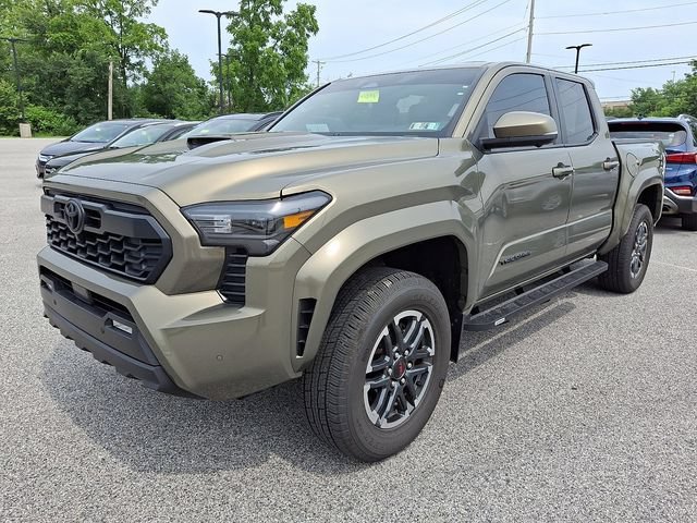 Used 2025 Toyota Tacoma TRD Sport w/ TRD Sport Premium Package AWD/4WD image 2