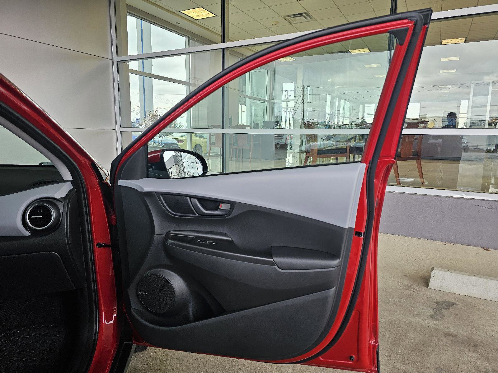 Used 2021 Hyundai Kona SEL Plus w/ Cargo Package image 11