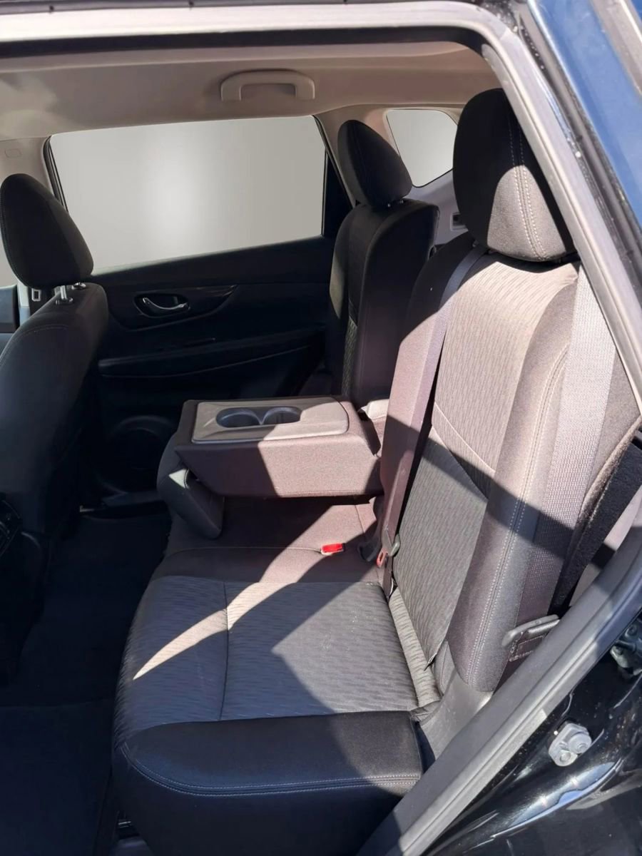 Used 2020 Nissan Rogue SV image 16