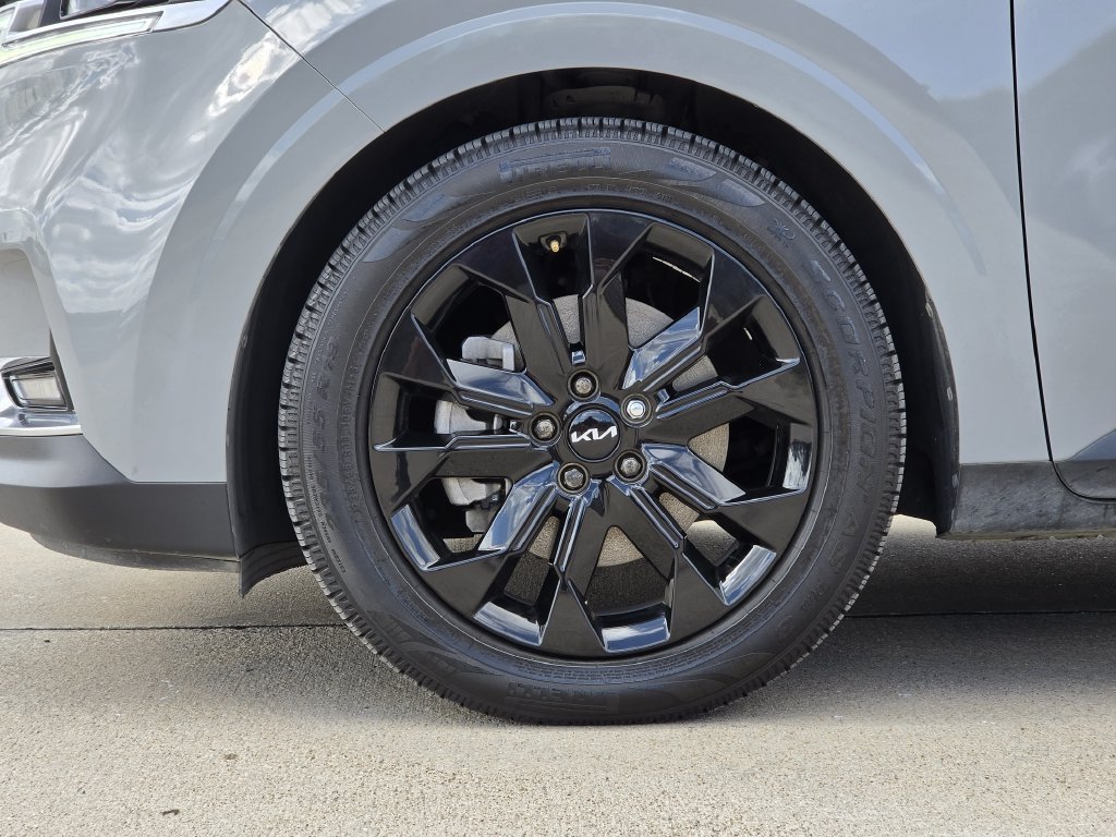 Certified 2022 Kia Carnival SX FWD image 19