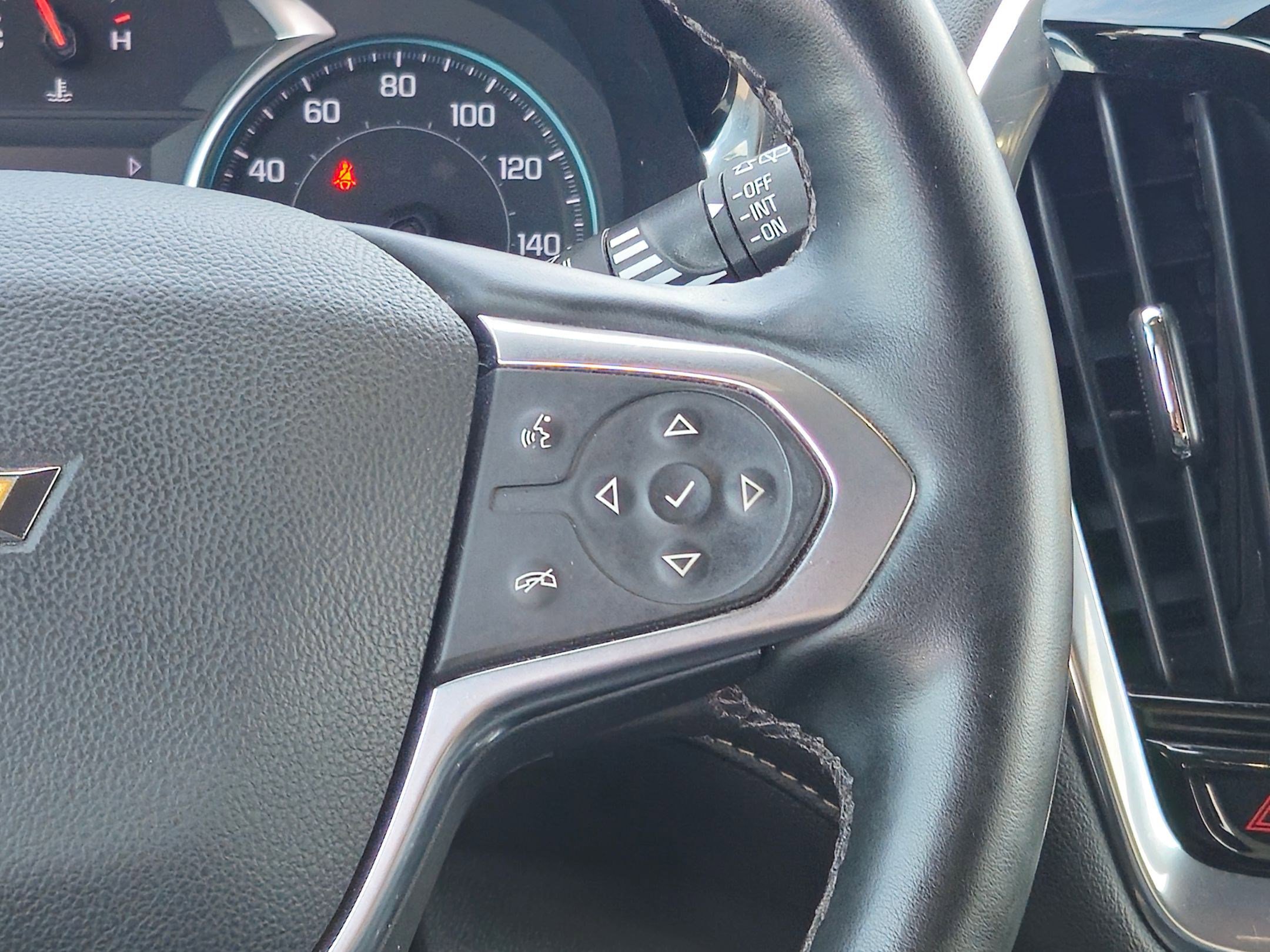 Used 2023 Chevrolet Traverse LT image 19