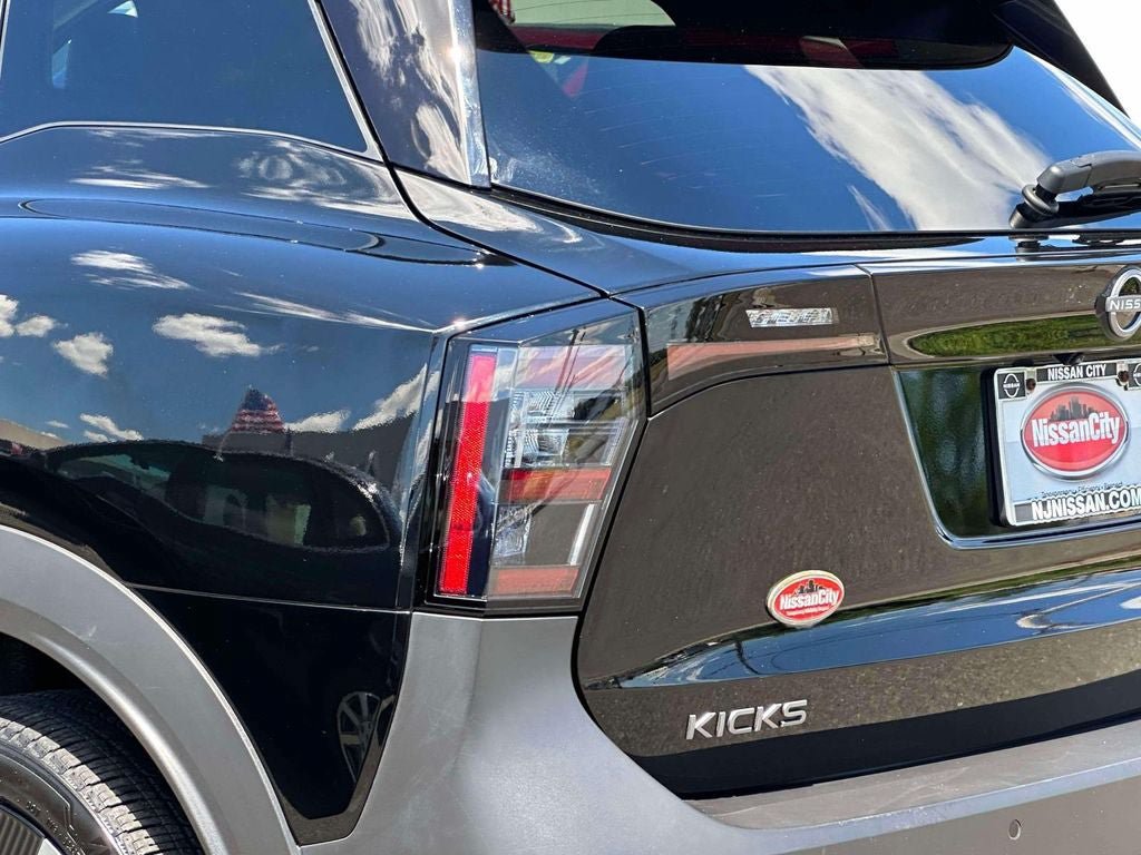 Used 2025 Nissan Kicks SR w/ Interior Electronics Package AWD/4WD image 9