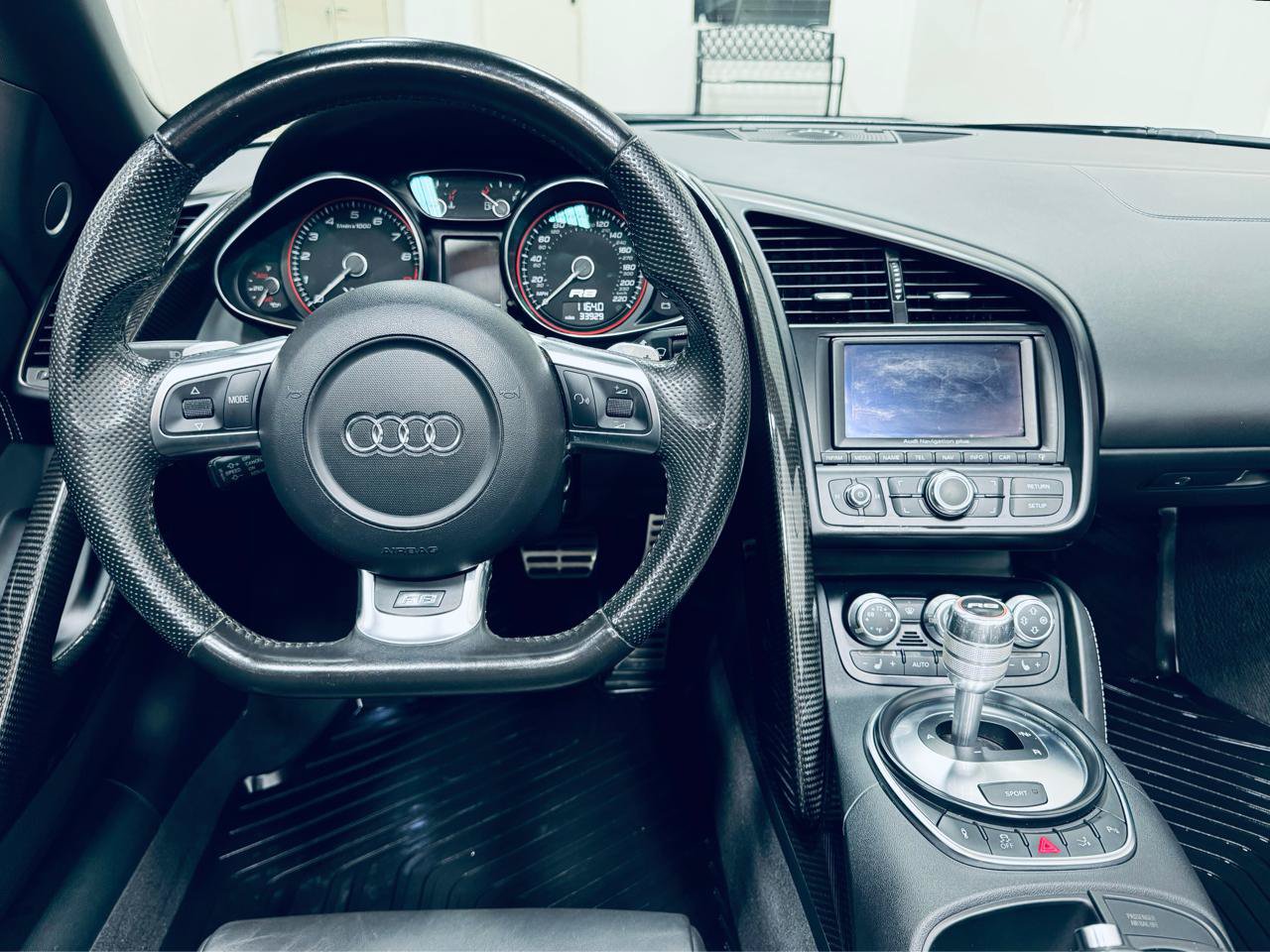 Used 2012 Audi R8 V10 w/ Enhanced Leather Pkg AWD/4WD image 32