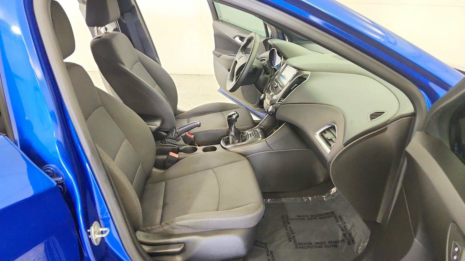 Used 2018 Chevrolet Cruze LT w/ Convenience Package FWD image 29