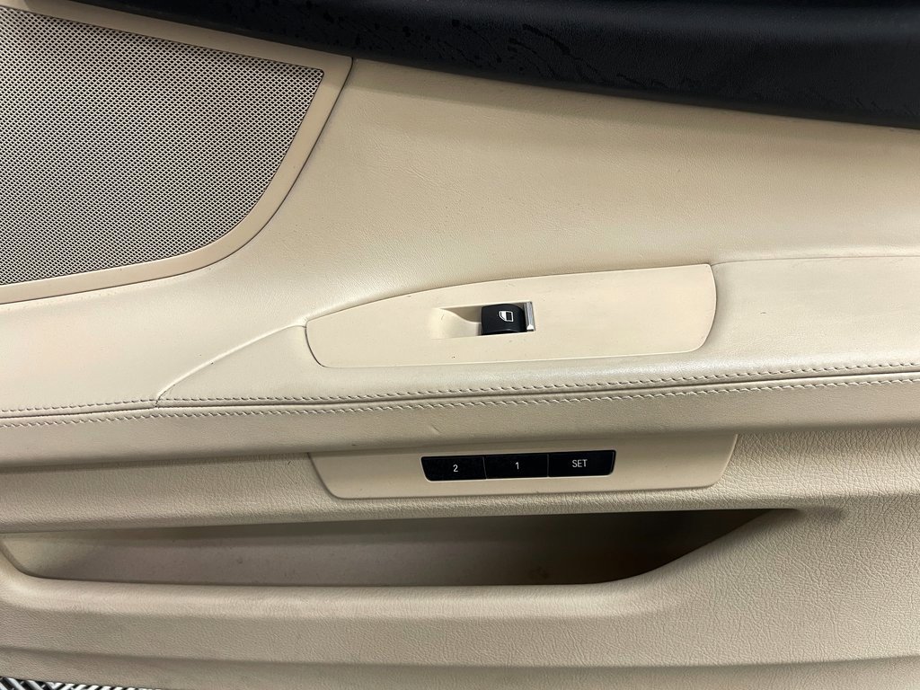 Used 2015 BMW 750Li xDrive image 42