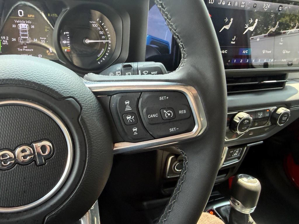 Used 2025 Jeep Wrangler Unlimited Sahara AWD/4WD image 18