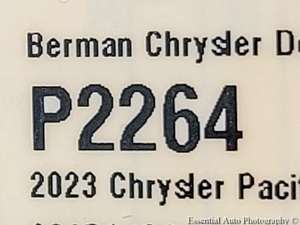 Certified 2023 Chrysler Pacifica Touring-L FWD image 32