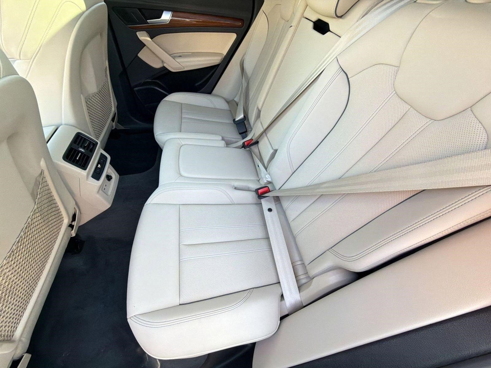 Used 2022 Audi Q5 e Premium Plus w/ Premium Plus Package image 27