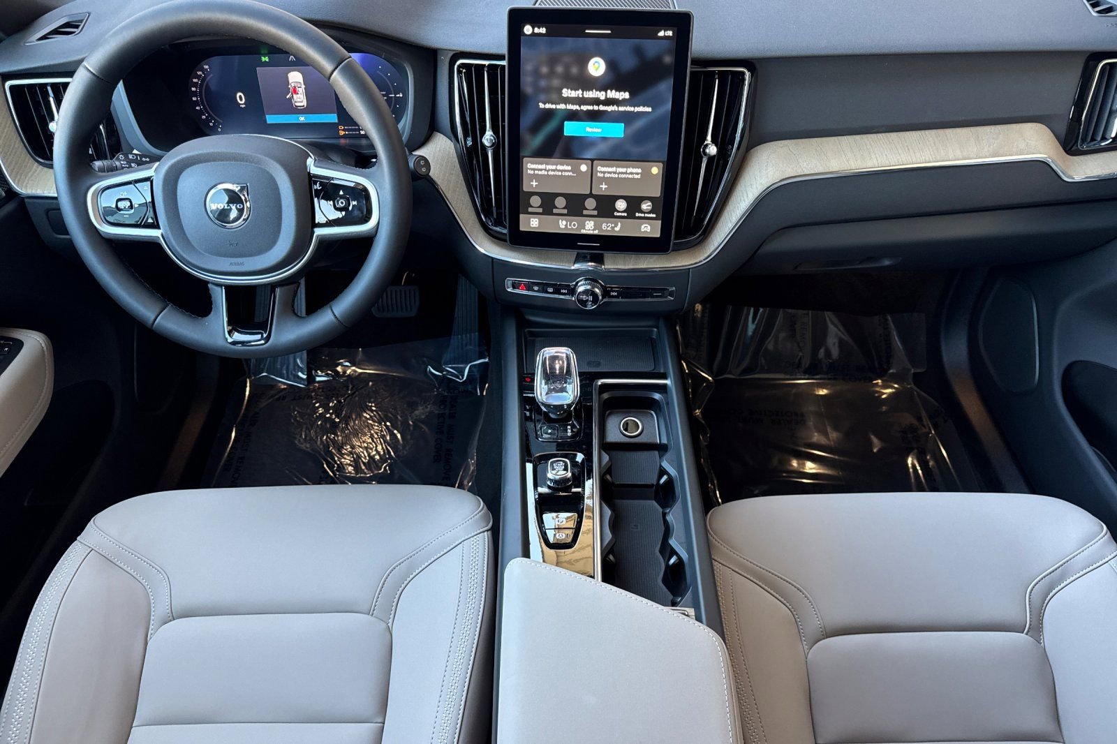 New 2026 Volvo XC60 T8 Plus w/ Climate Package AWD/4WD image 3