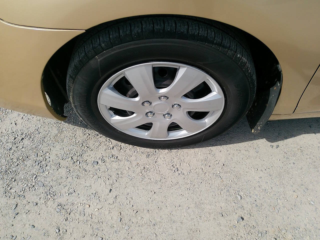 Used 2010 Toyota Camry LE FWD image 18