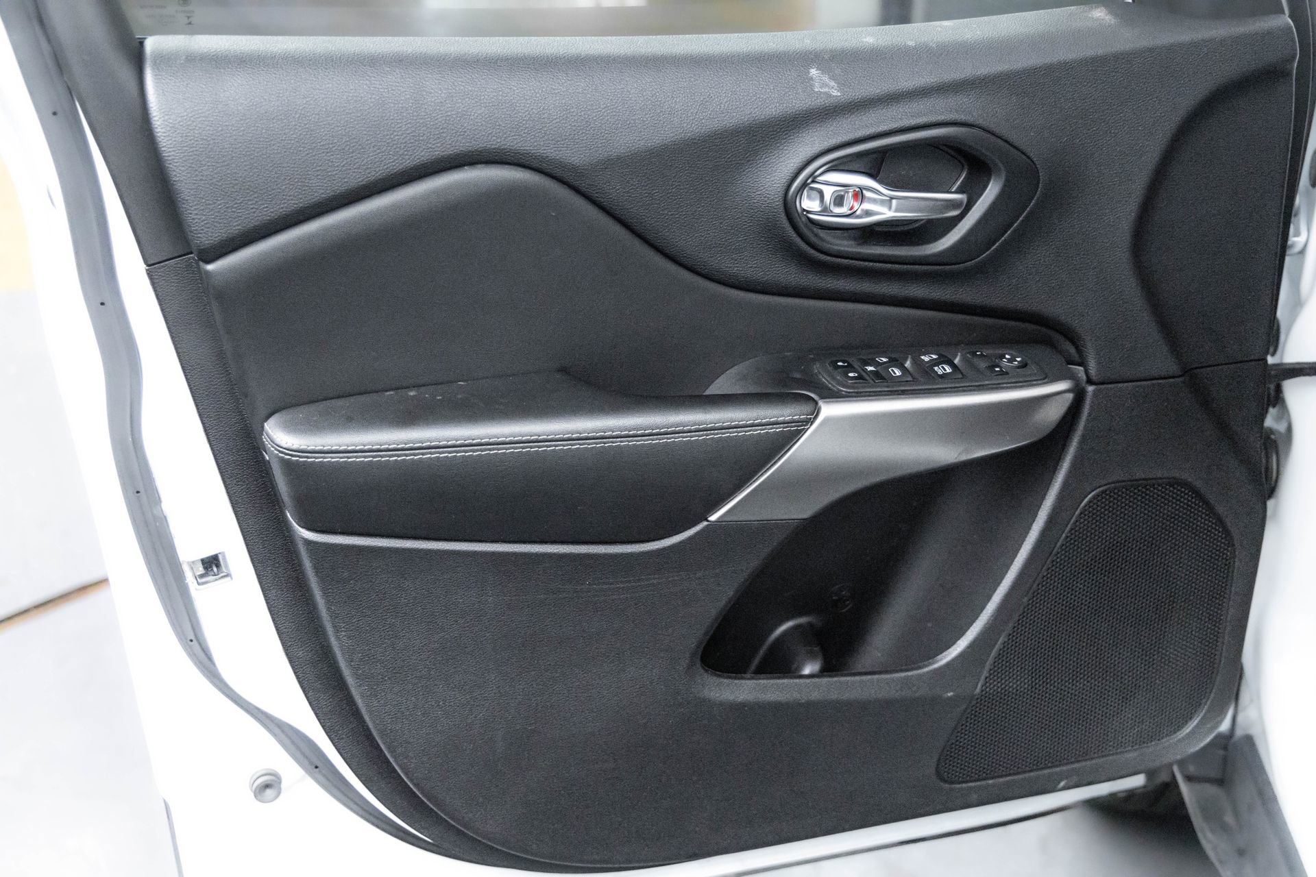 Used 2021 Jeep Cherokee Latitude Lux 80th Anniv w/ Quick Order Package 26U 80TH image 26