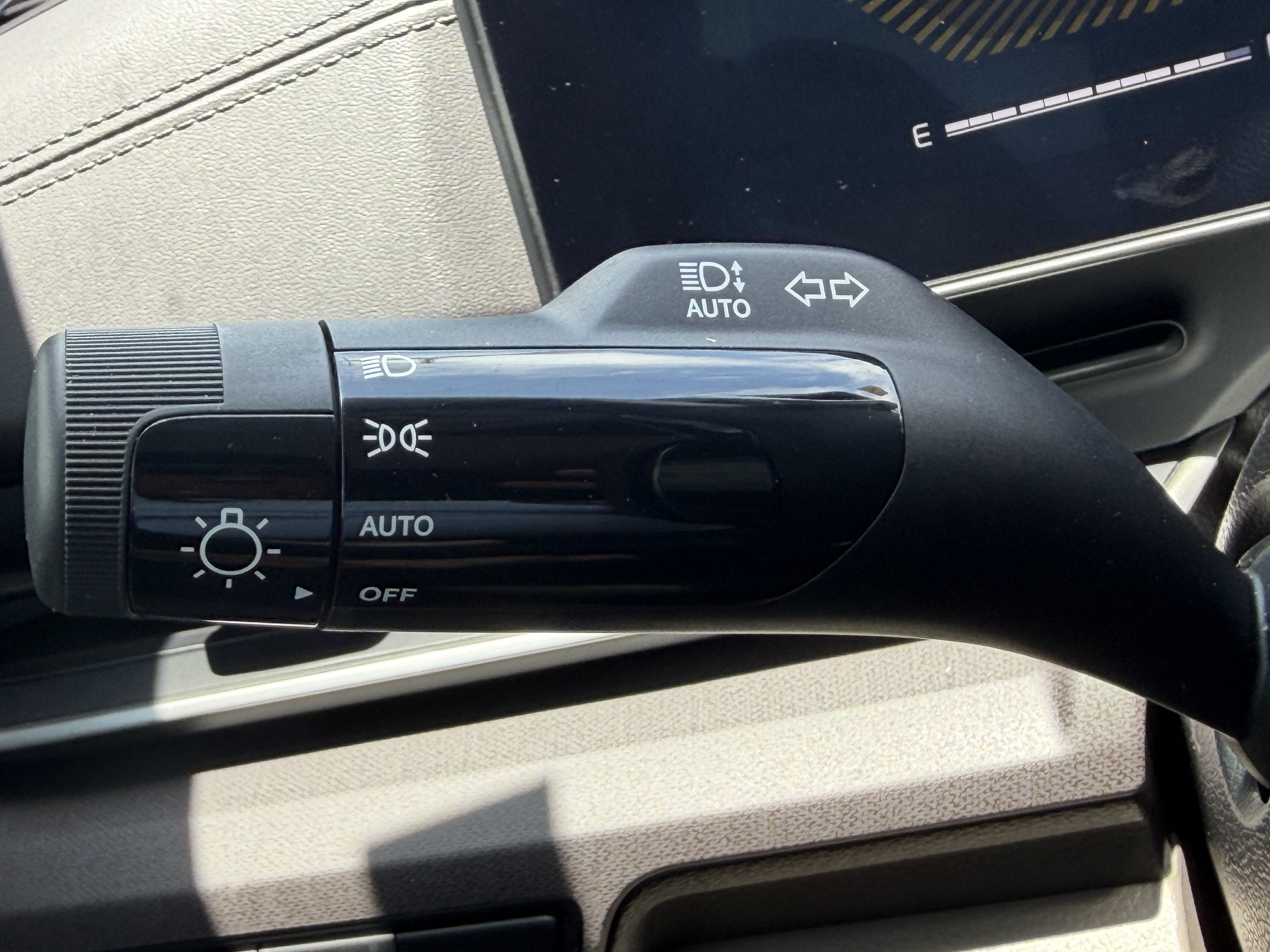 Certified 2025 Kia Carnival EX FWD image 23
