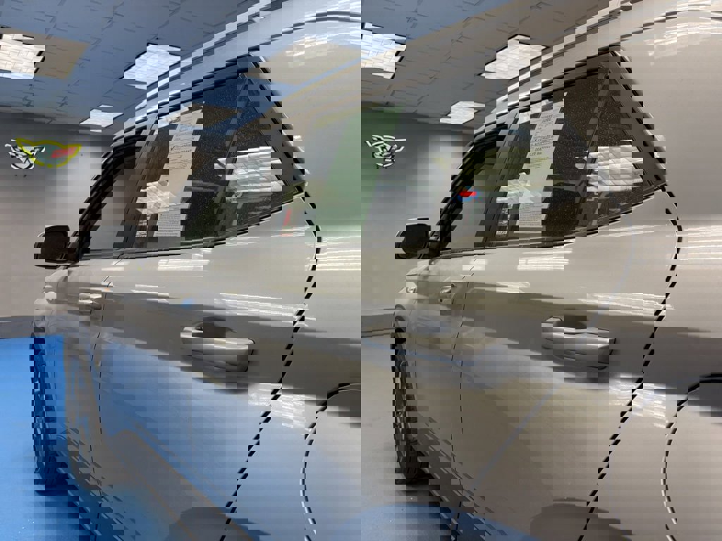 Used 2025 Hyundai Venue SEL image 19