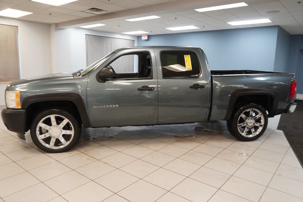 Used 2010 Chevrolet Silverado 1500 W/T AWD/4WD image 2