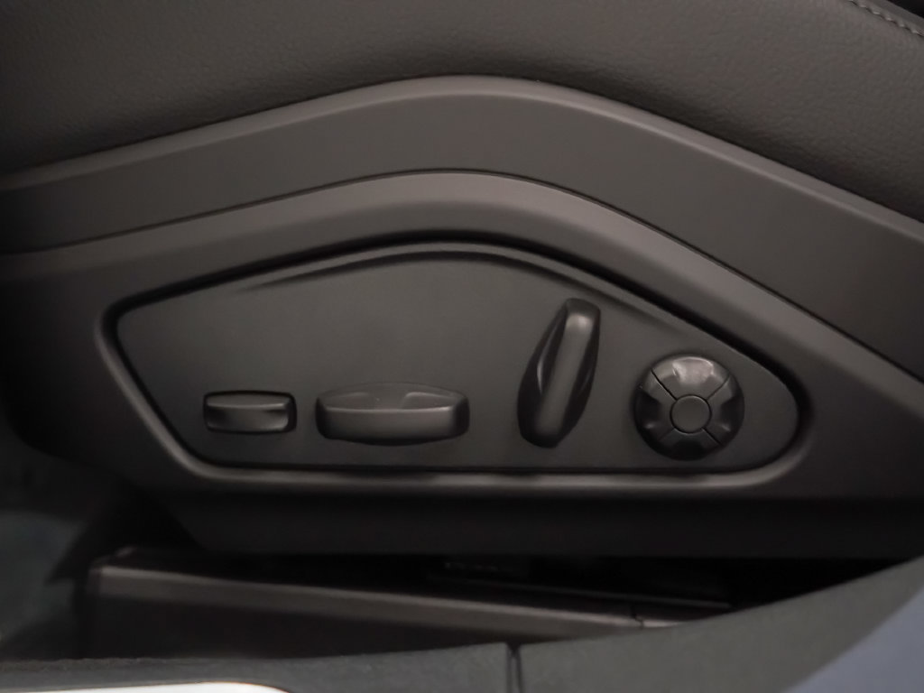 Certified 2026 Porsche Panamera 4 AWD/4WD image 30