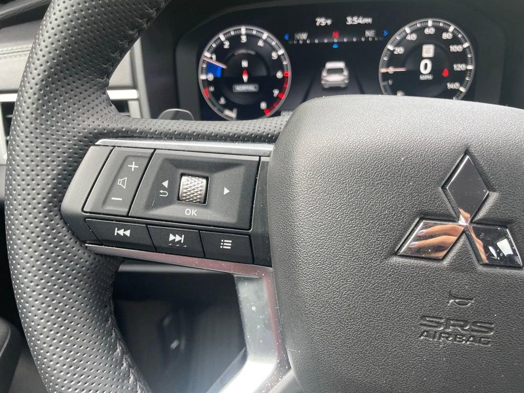 Used 2024 Mitsubishi Outlander SEL image 26