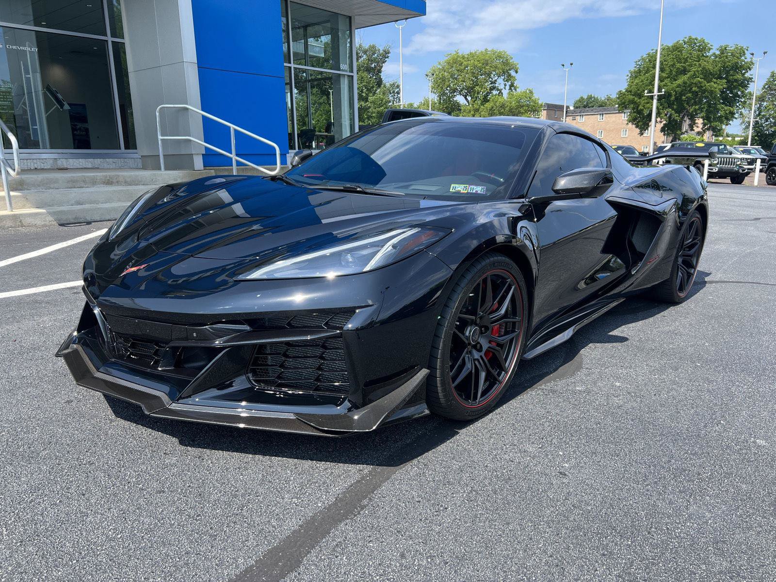 Used 2023 Chevrolet Corvette Z06 w/ Z07 Performance Package RWD image 3
