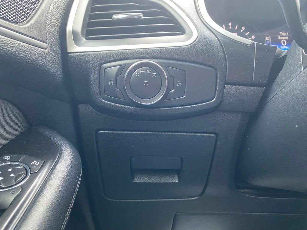 Used 2015 Ford Edge SEL image 27