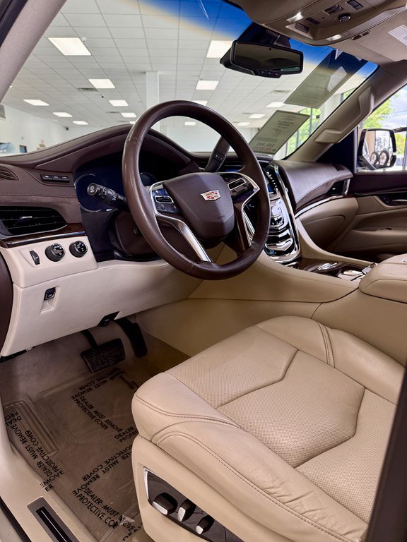 Used 2016 Cadillac Escalade Premium AWD/4WD image 13