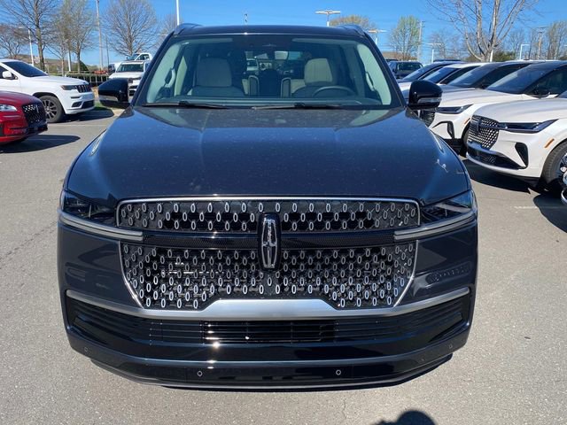 New 2026 Lincoln Navigator Reserve AWD/4WD image 2