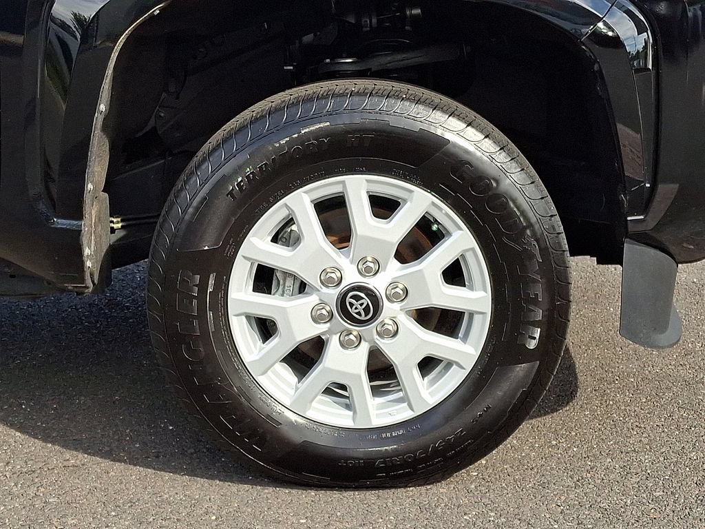 Certified 2026 Toyota Tacoma SR5 AWD/4WD image 8