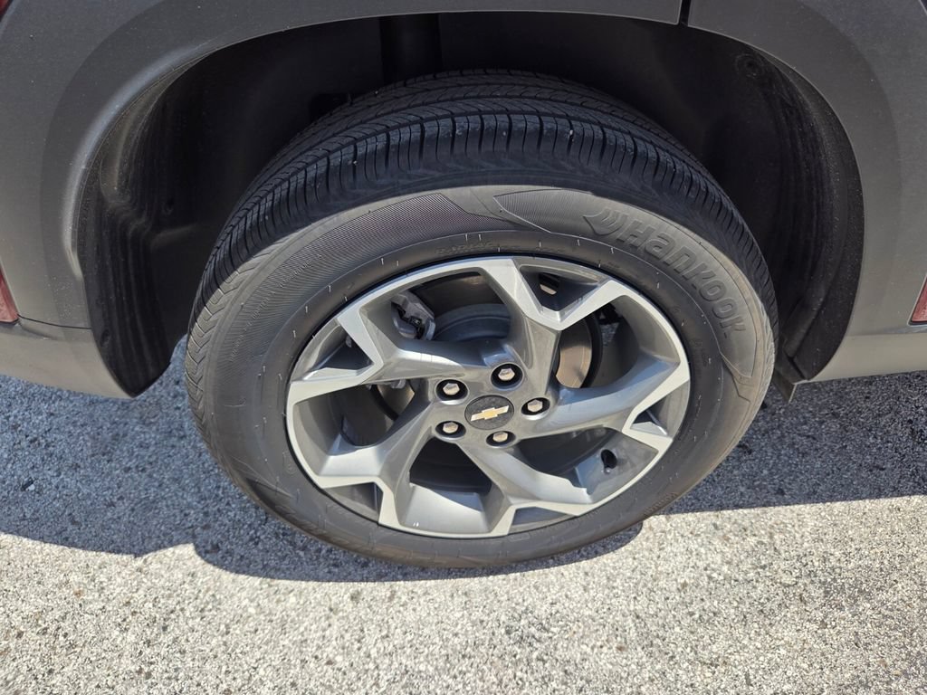 Used 2025 Chevrolet Trax LT w/ Driver Confidence Package FWD image 4