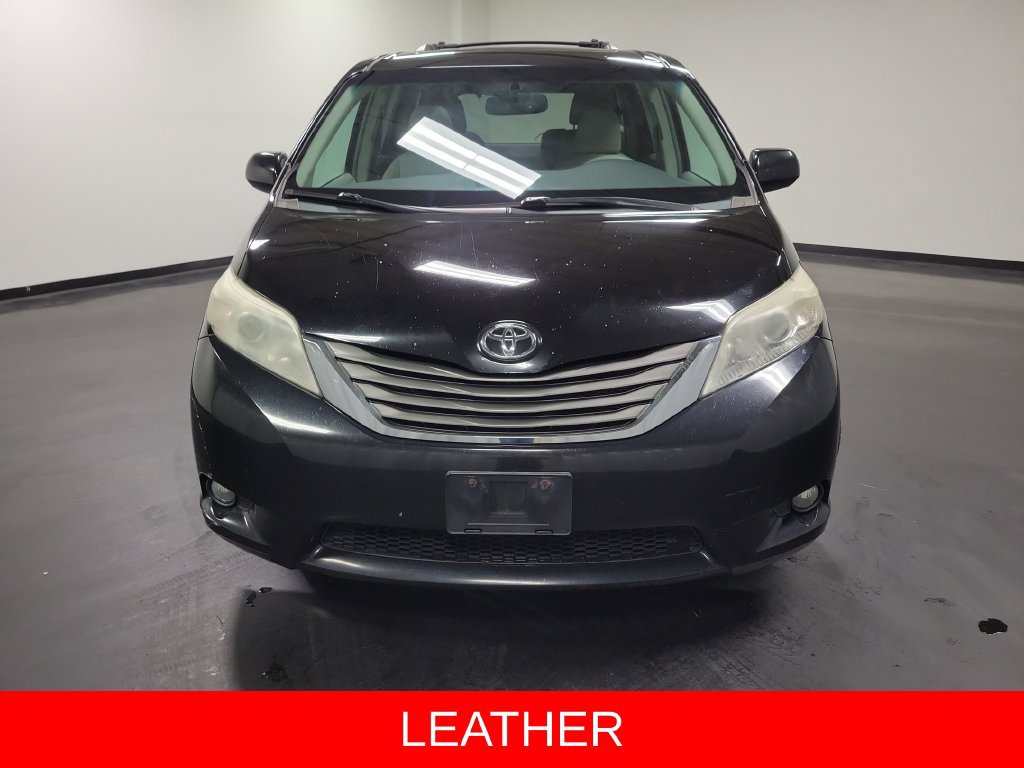 Used 2013 Toyota Sienna XLE FWD image 2