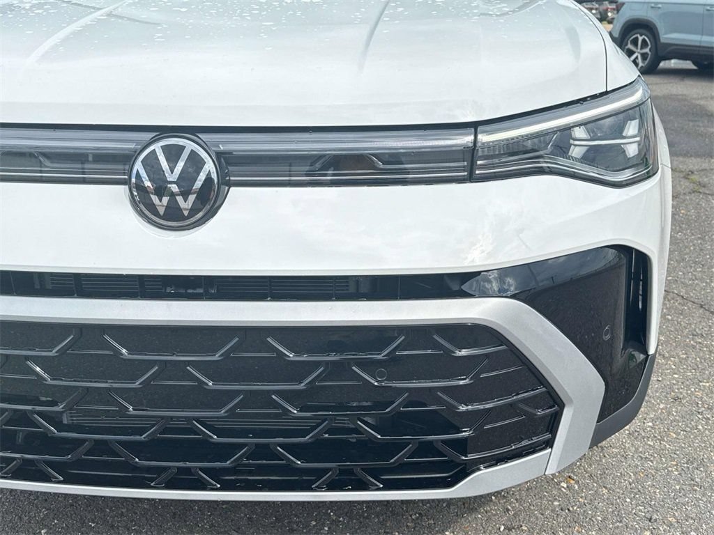 Used 2025 Volkswagen Taos SEL AWD/4WD image 8