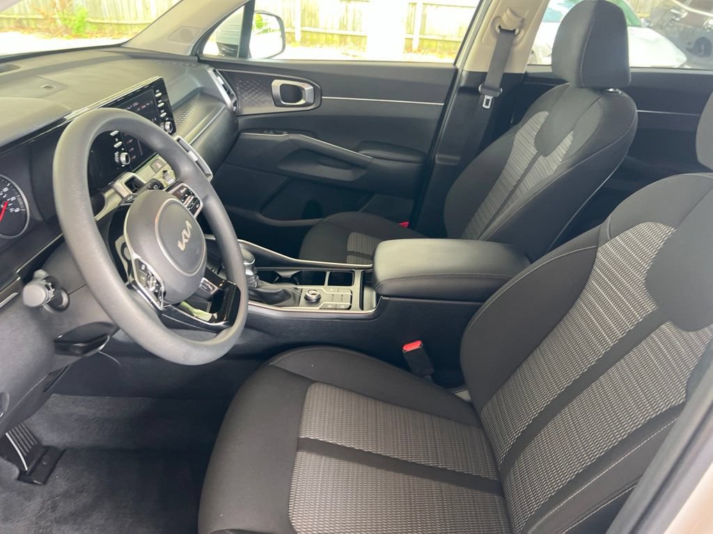 Certified 2022 Kia Sorento LX FWD image 4
