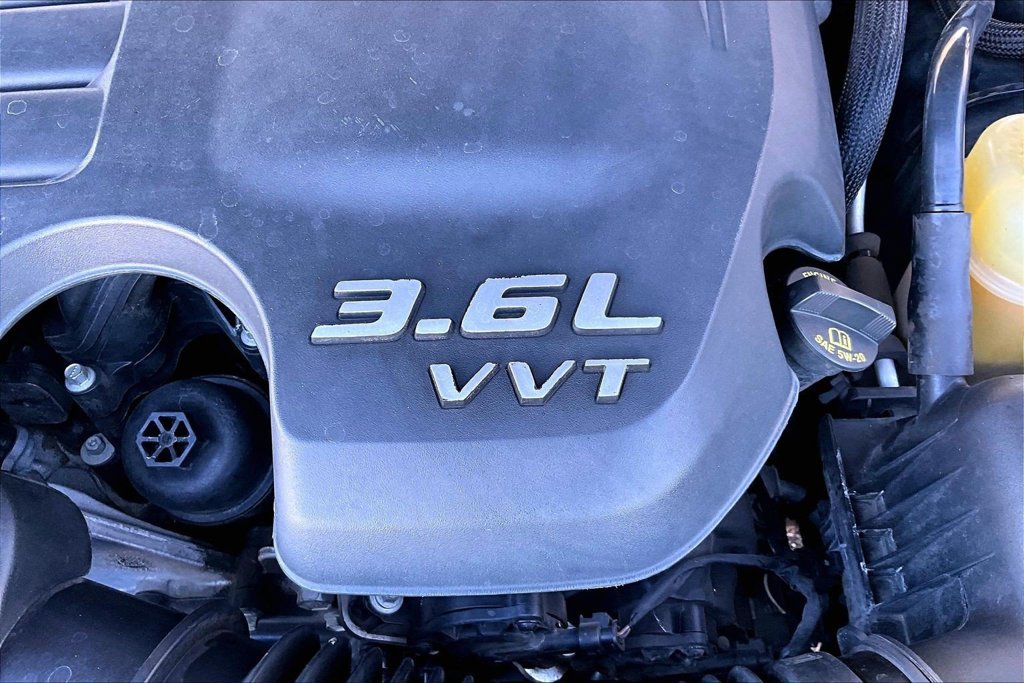Used 2018 Dodge Challenger SXT w/ Driver Convenience Group RWD image 33