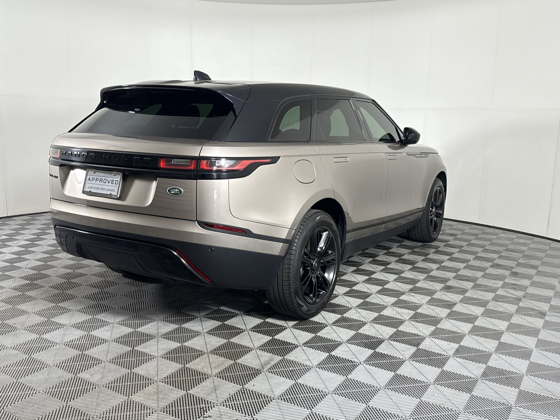 Used 2022 Land Rover Range Rover Velar S image 9