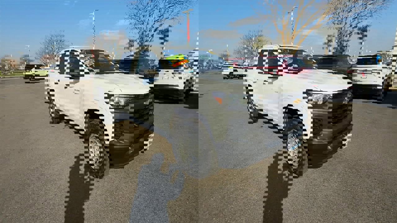 Used 2023 Chevrolet Colorado W/T image 1