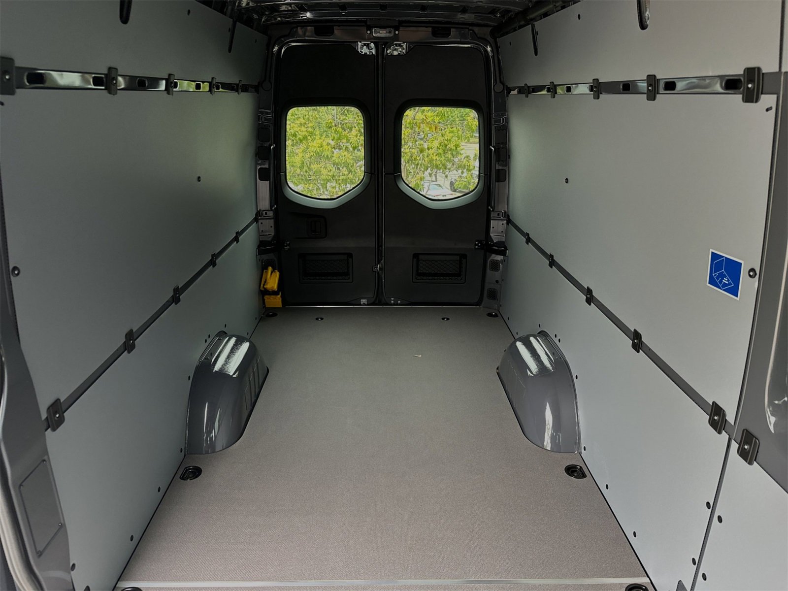 Used 2024 Mercedes-Benz Sprinter 2500 image 15