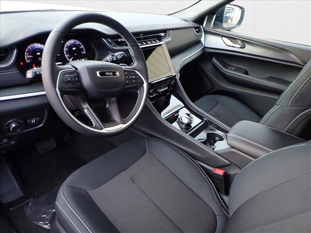 New 2025 Jeep Grand Cherokee Laredo w/ Luxury Tech Group I image 11