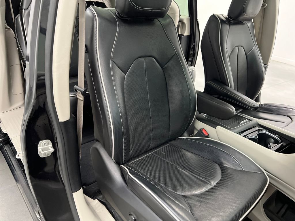 Used 2024 Chrysler Pacifica Limited image 30