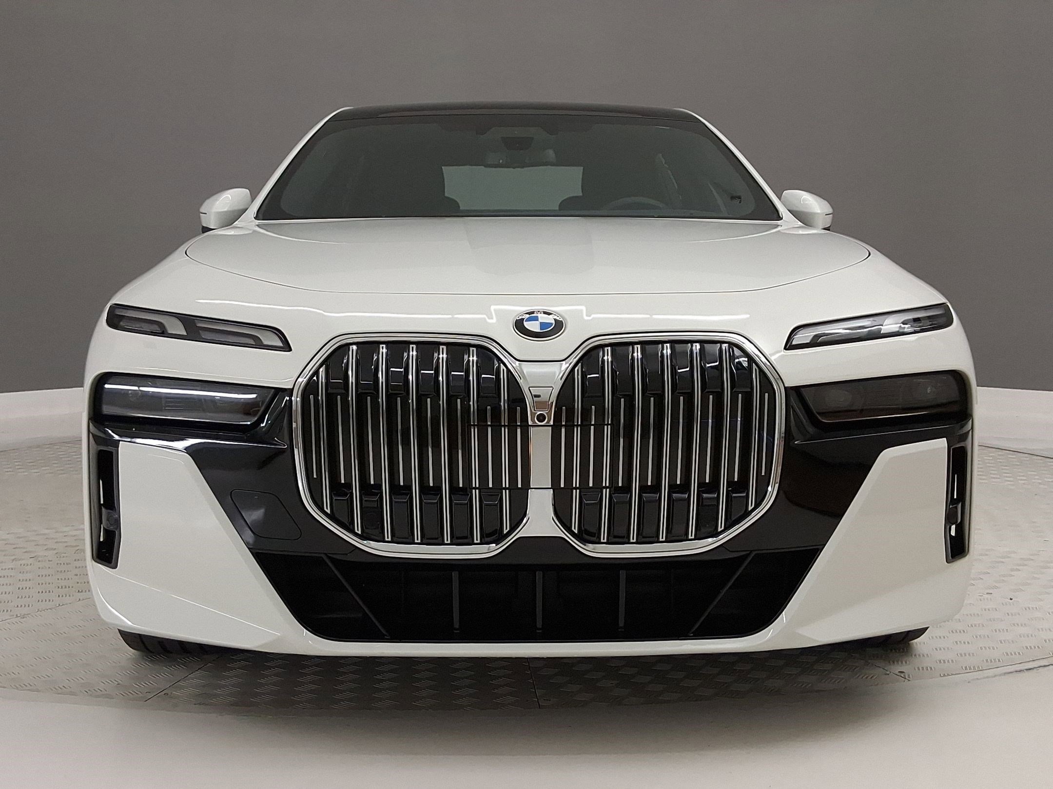Certified 2023 BMW 740i 740i image 4