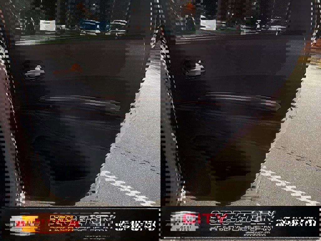 Used 2022 Dodge Durango SXT w/ Anodized Platinum Package image 13