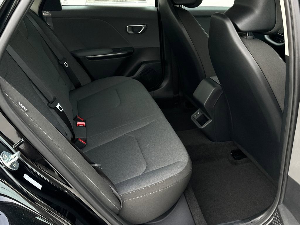 New 2025 Kia K4 LXS image 14