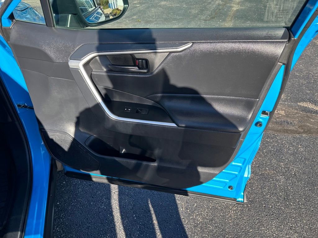 Used 2019 Toyota RAV4 LE image 30